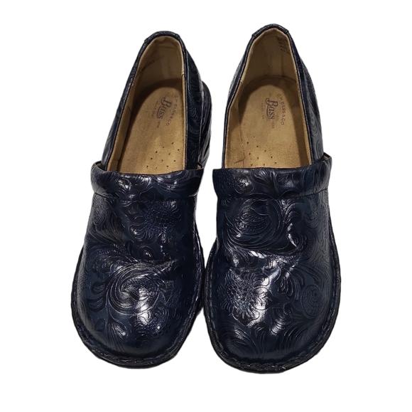 EUC Bass Women's Navy Floral Embossed Slip On low heeled Clogs comfy shoes, 6.5 - Picture 4 of 8